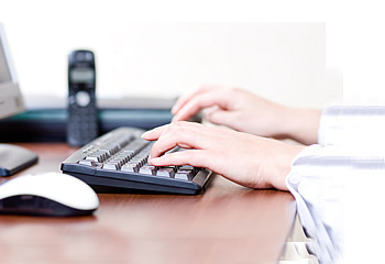 Imagebild: Hände mit Tastatur