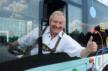 Stadtbus vor Riesenrad